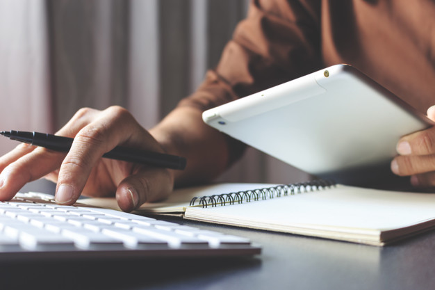 businessman-working-in-office_41050-443